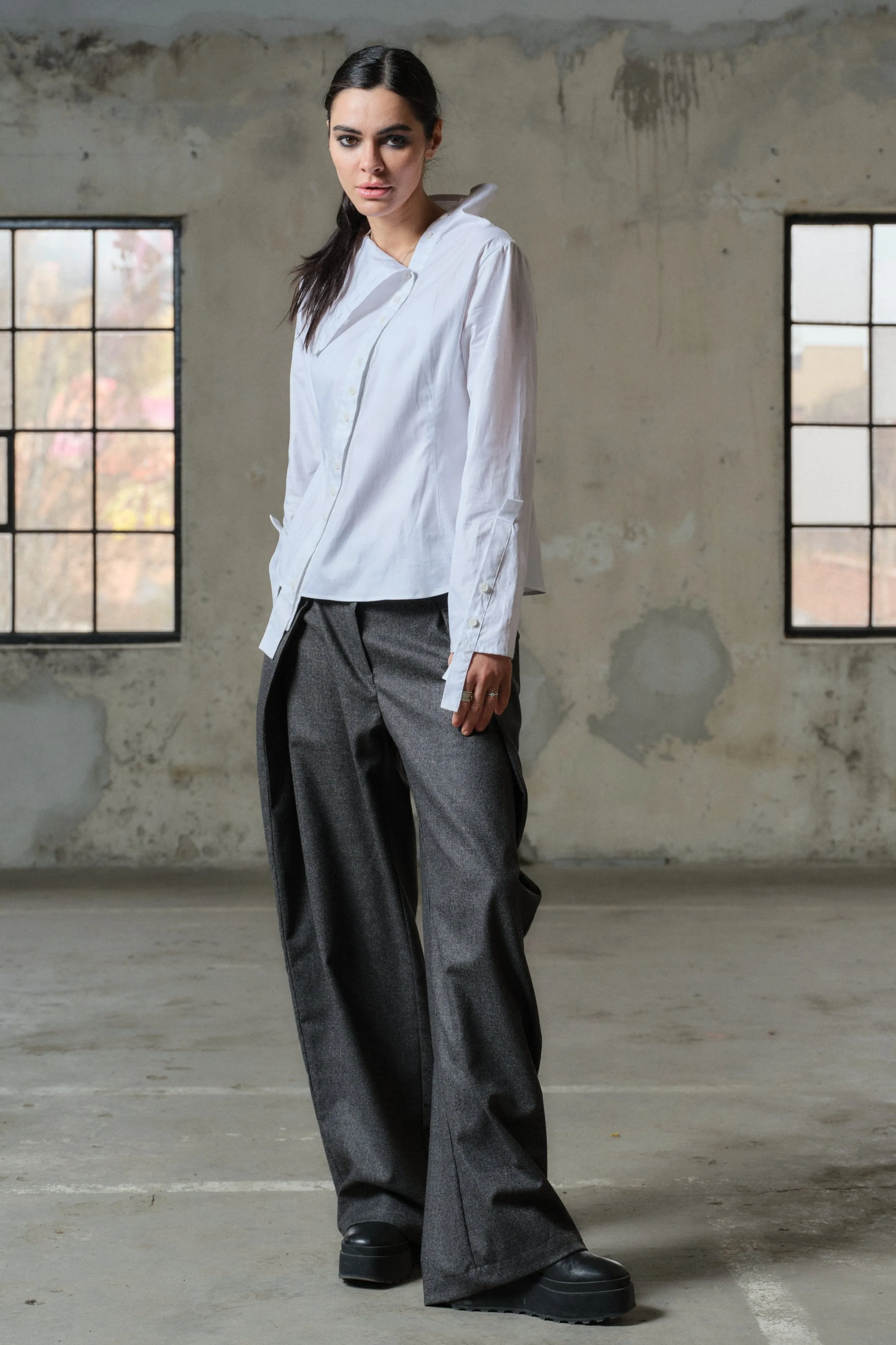 Elegant wide-leg merino wool pants
