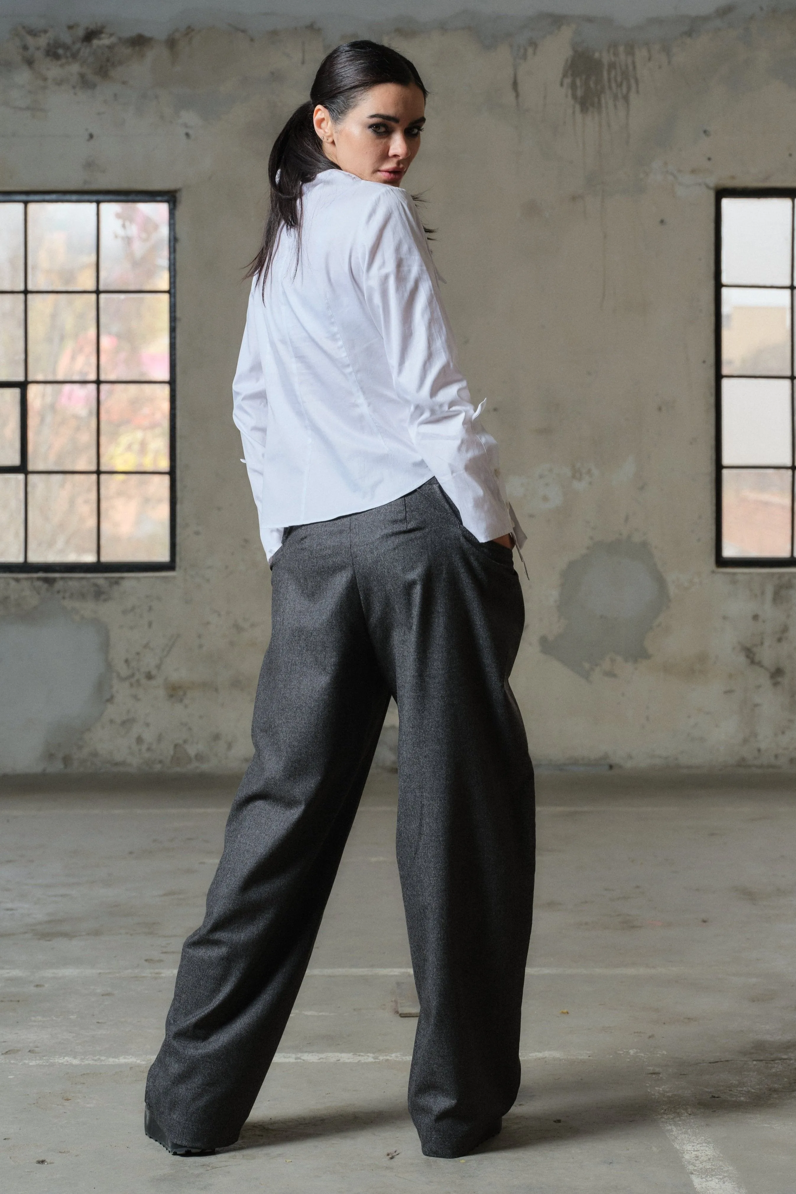 Elegant wide-leg merino wool pants