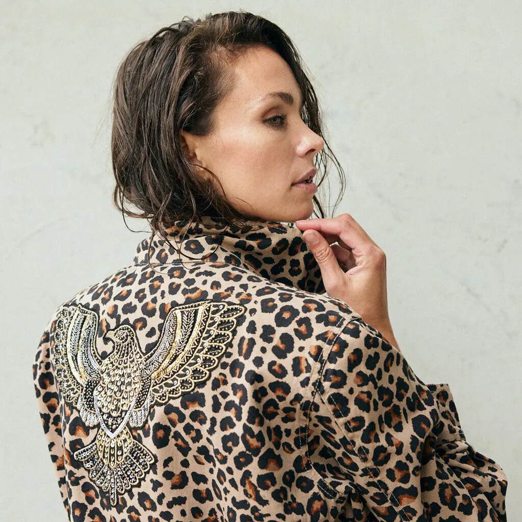 Jane jakke dekoreret med et smukt patch / 100162 - Leopard Printed
