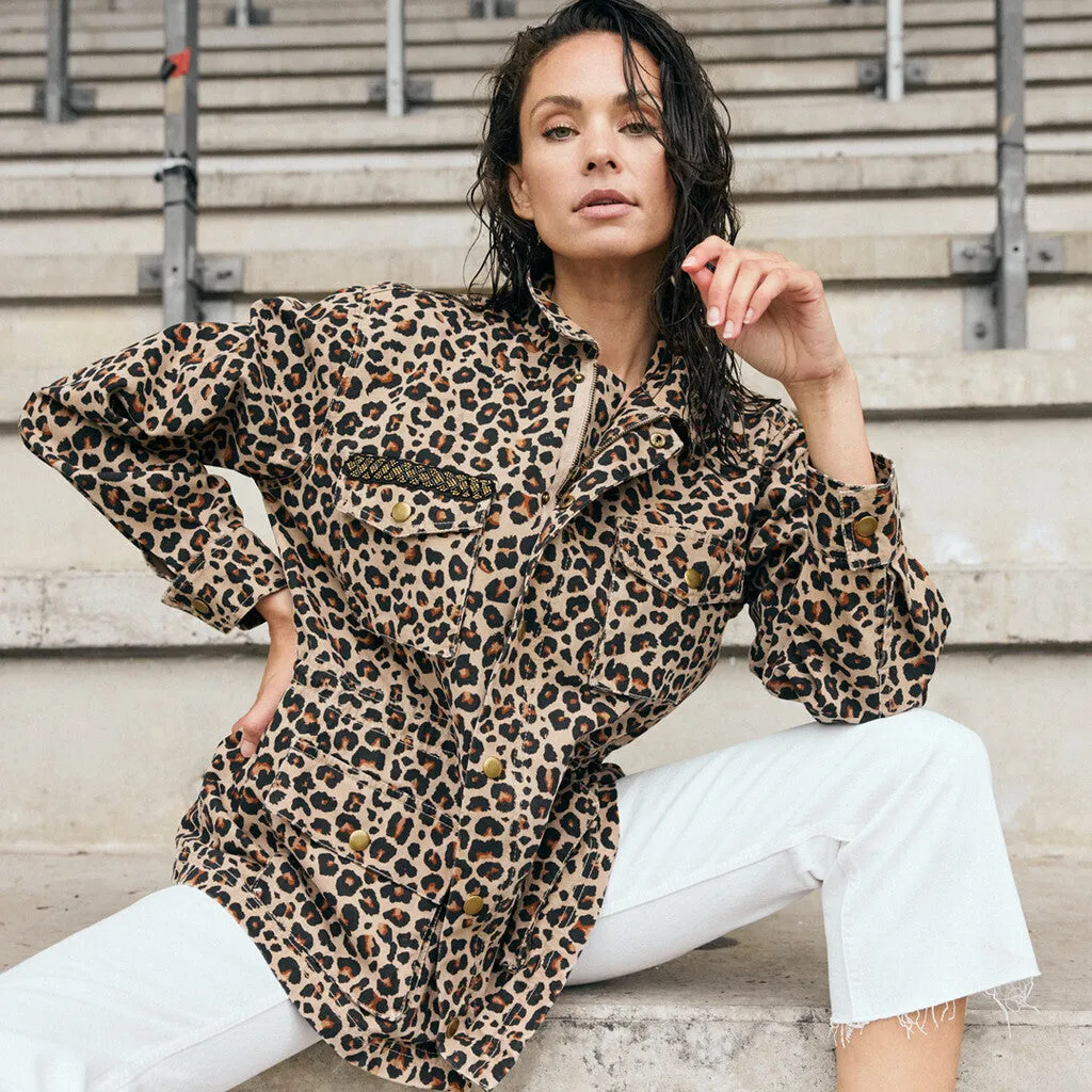 Jane jakke dekoreret med et smukt patch / 100162 - Leopard Printed