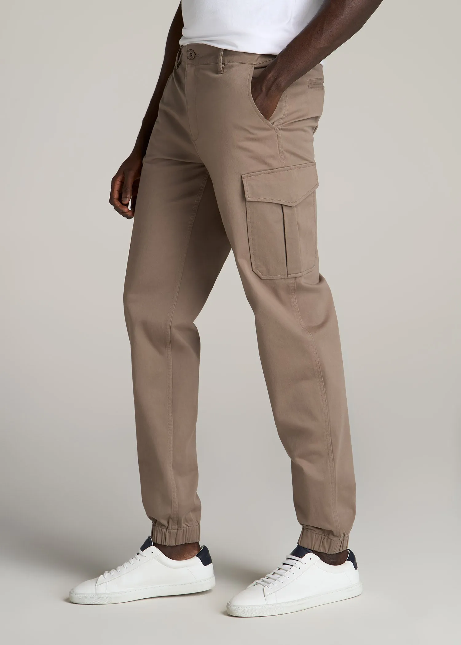TAPERED-FIT Stretch Cotton Cargo Jogger Pants for Tall Men in Dark Sand