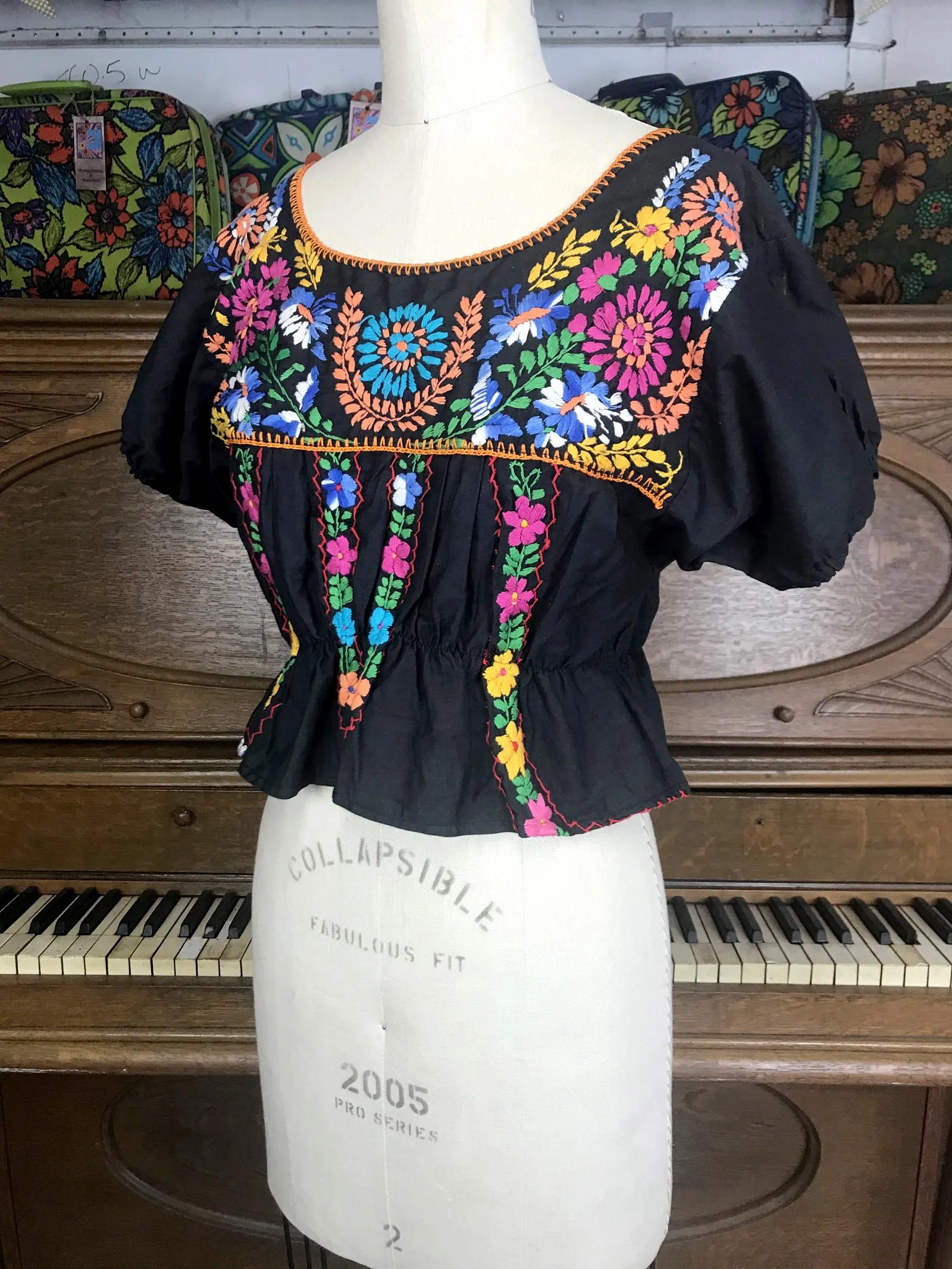 Vintage 70s | Mexican Hippie Cotton Boho Embroidered Crop Top Blouse | Medium M